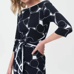 Joseph Ribkoff Angelica Dress -Jurken Verkoopwinkel Angelicadress MidnightblueVanilla 5 scaled